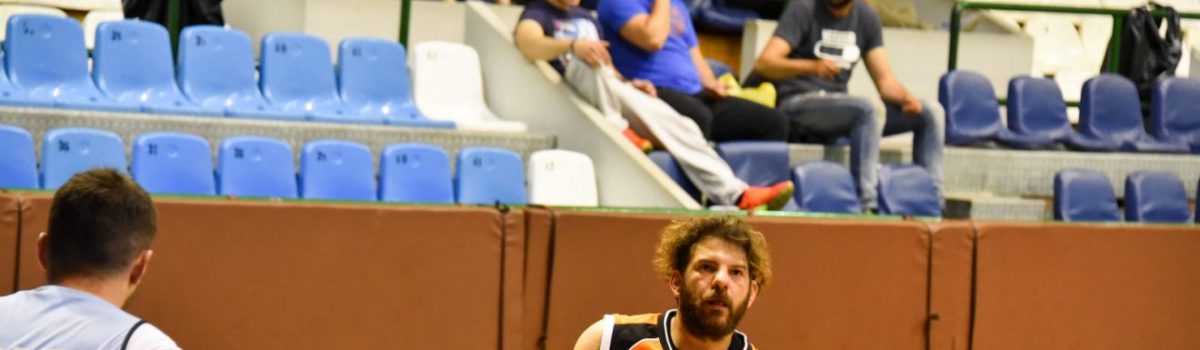 Ο αθλητής της ομάδας μπάσκετ Α.με.Α του Ήφαιστου Μίνος Σταμάτης μιλά στον «Κόσμο»